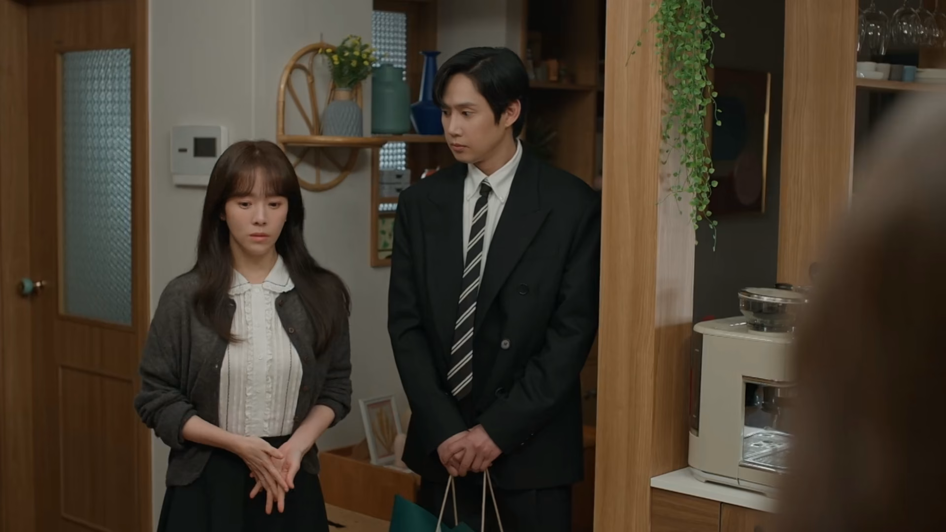 Ji Su and his stepmother