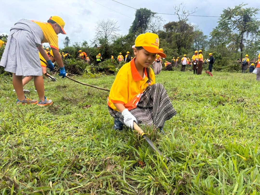 Volunteers at work in Gelephu