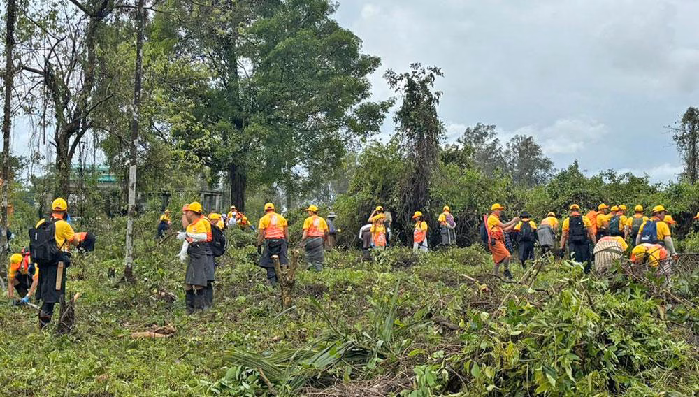 Volunteers sharing meals and stories