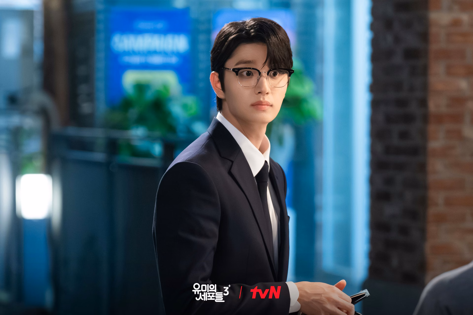 Soon Rok caught off guard by Yumi's snack stash