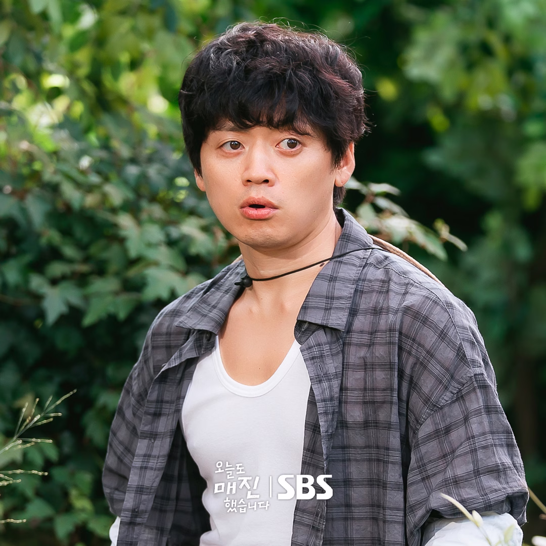 Jo Bok Rae's character working on the farm