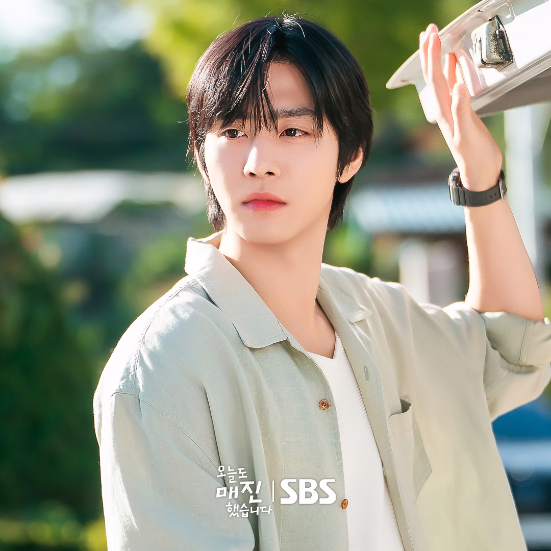Ahn Hyo Seop's Dual Role