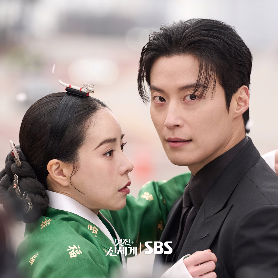 Lim Ji Yeon and Heo Nam Jun in a Flower Fight