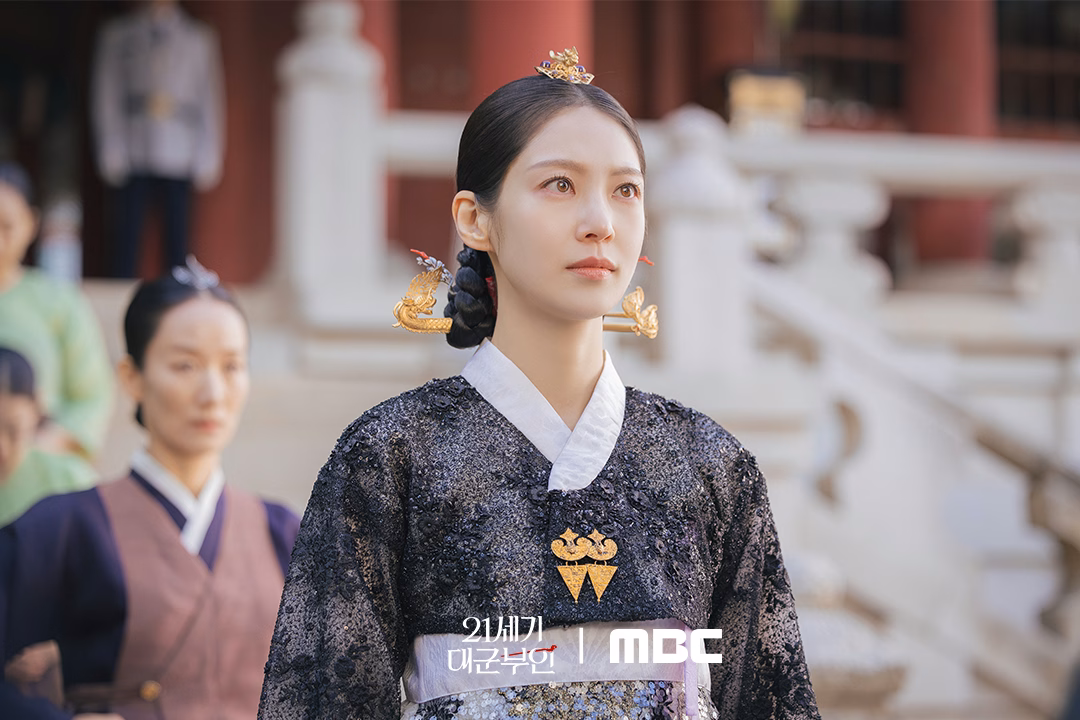 Seong Hui Ju collapses into Ian's arms