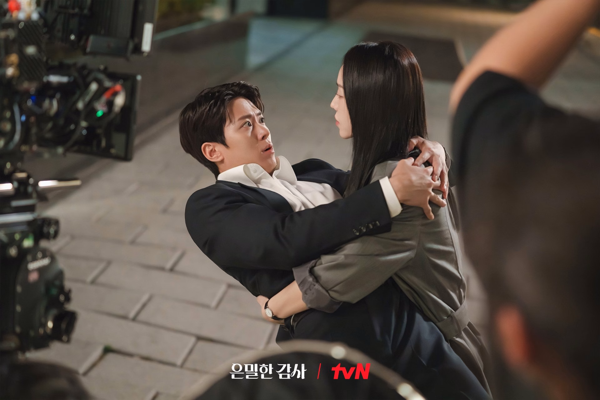 Kim Jae Wook exudes charisma